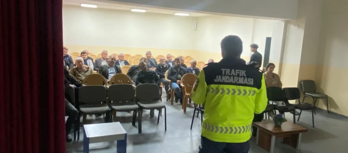 Bolu'nun Mudurnu ilçesinde kış öncesi sürücülere güvenli sürüş eğitimi verildi