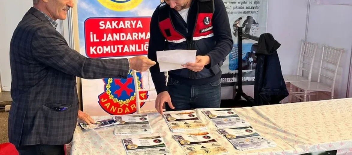 Sakarya'da tarım fuarında çiftçilere trafik, dolandırıcılık ve aile içi şiddet konularında eğitim verildi