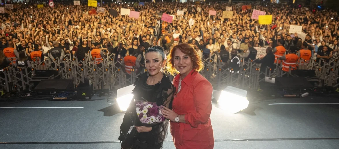 Tarsus'ta Fatma Turgut'un konseriyle festival coşkusu doruğa ulaştı