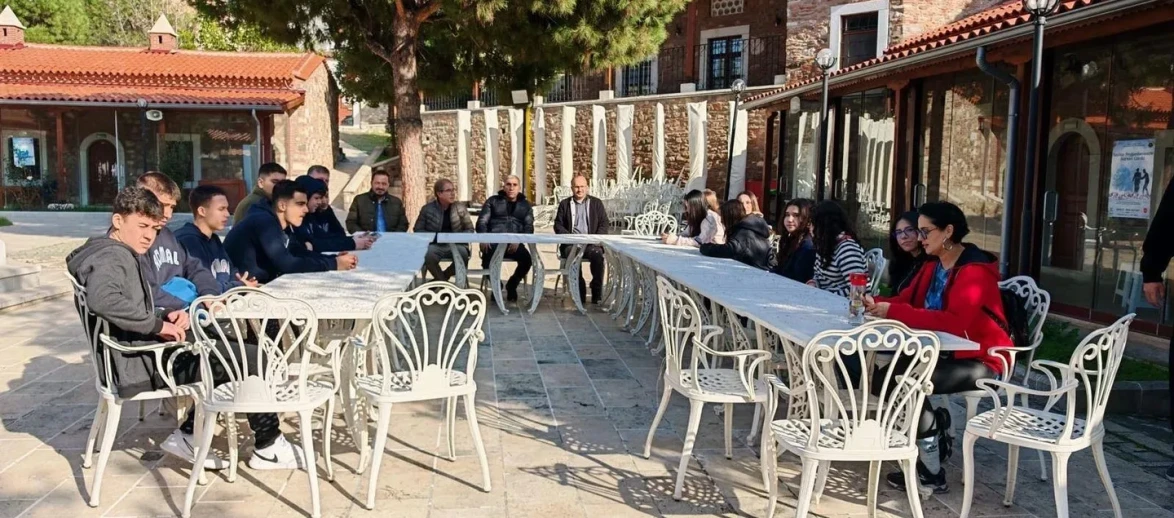 ÇEDES kapsamında Adnan Menderes Anadolu Lisesi öğrencileri Nasuh Paşa Külliyesi’nde buluştu