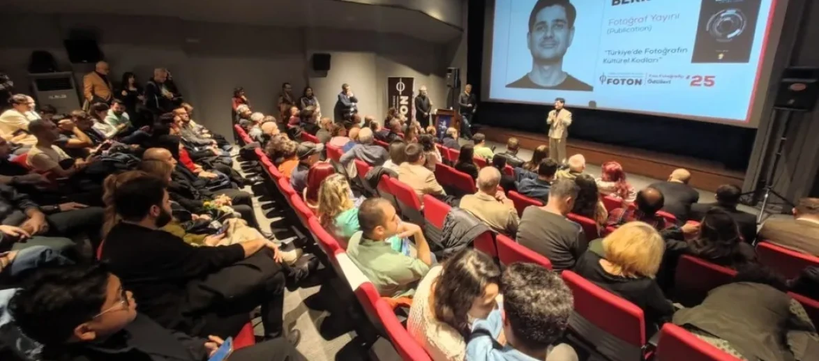 sakaryalı öğretim görevlisi Ersin Berk 'Yılın Fotoğraf Yayını' ödülünü aldı