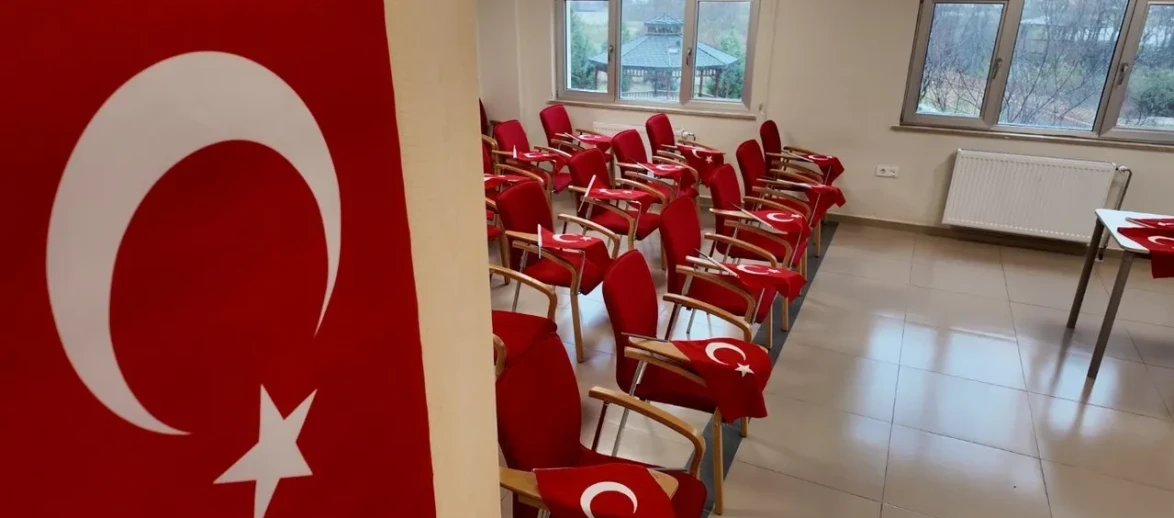 Kartepe Genç Akademi'de yeni dönem bayrak sevgisiyle başladı