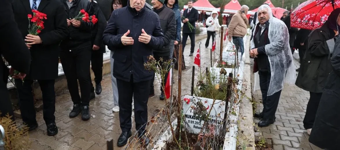 Bursa Büyükşehir Belediye Başkanı Mustafa Bozbey deprem bölgesini ziyaret etti