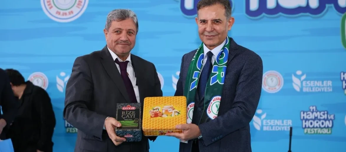 Esenler'de 11. Hamsi ve Horon Festivali'nde 5 ton balık ve helva dağıtıldı