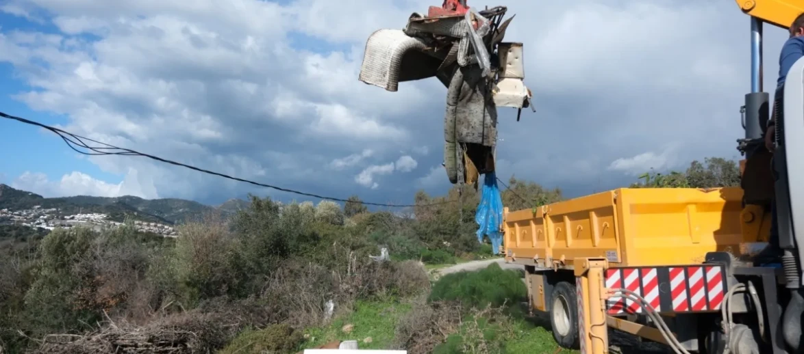 Bodrum Belediyesi çevre kirliliğiyle mücadele için temizlik çalışmalarına devam ediyor