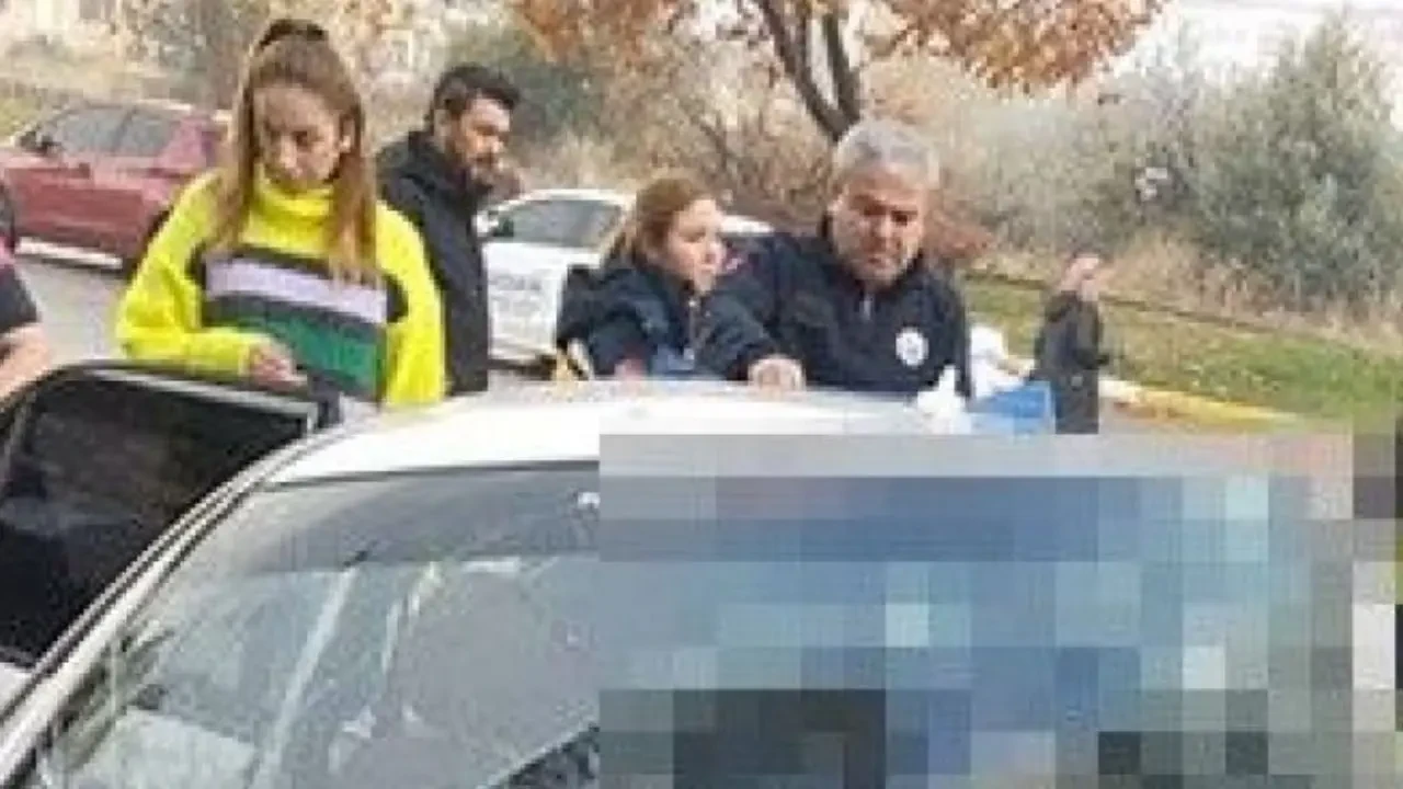Denizli'de Üzücü Kaza! Ağaca Çarptı, Araçta Sıkıştı 2