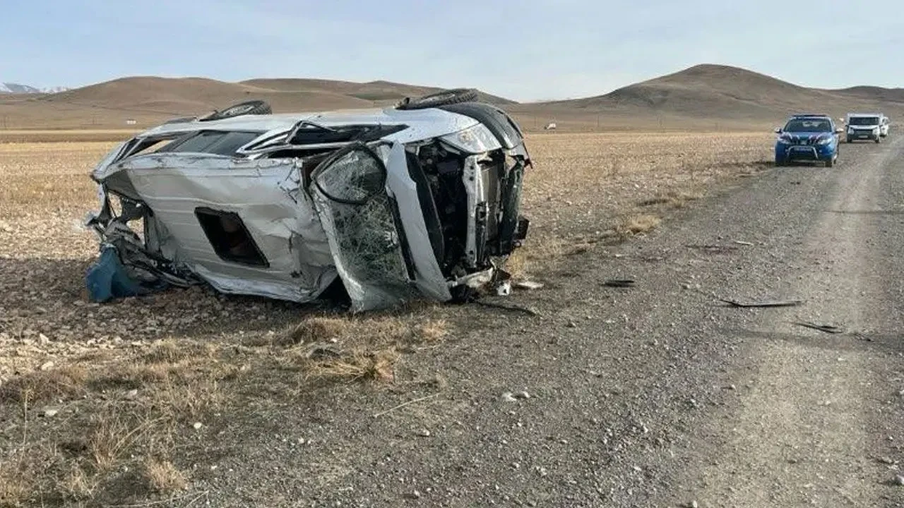 Van Saray'da Kaza! Minibüs Takla Attı 1 Ölü, 4 Yaralı 3