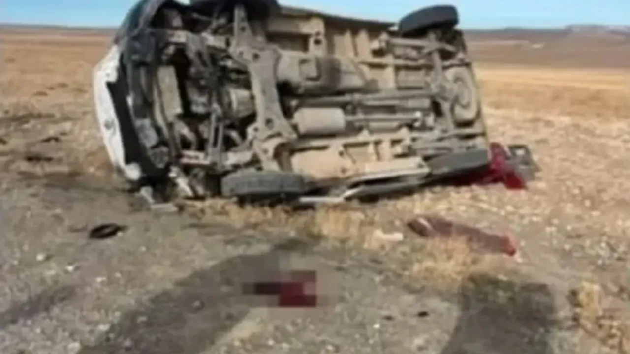 Van Saray'da Kaza! Minibüs Takla Attı 1 Ölü, 4 Yaralı 4