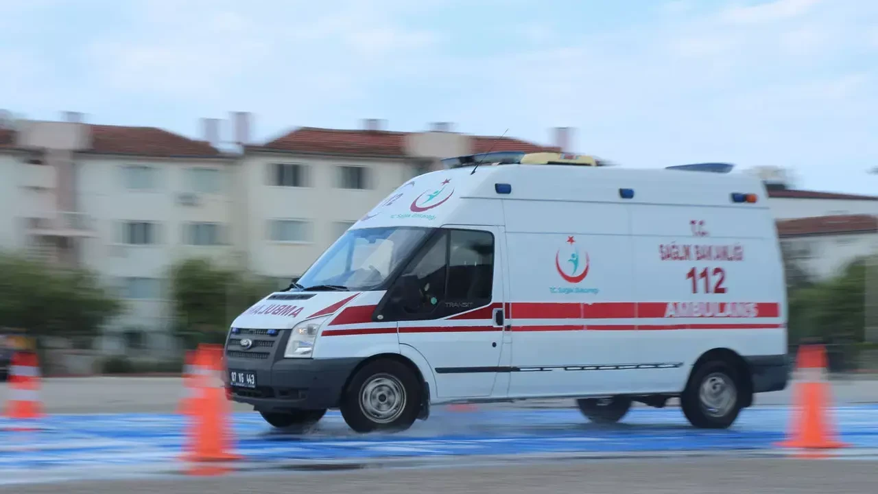 Van Saray'da Kaza! Minibüs Takla Attı 1 Ölü, 4 Yaralı 5