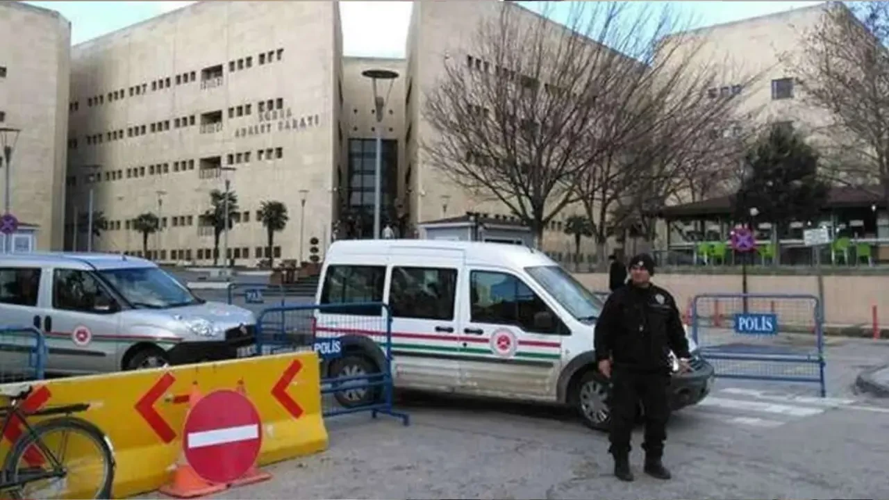 Bursa Adliyesi'nde Duruşma Salonunda Silahlı Saldırı! 2 Ölü, 2 Yaralı 1