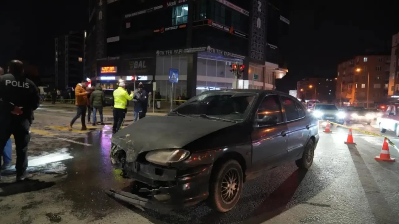 Niğde'de Polis Aracı ile Otomobil Çarpıştı! 1'i Ağır 6 Yaralı 1