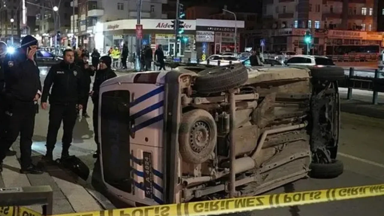 Niğde'de Polis Aracı ile Otomobil Çarpıştı! 1'i Ağır 6 Yaralı 2