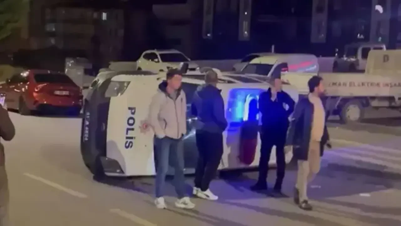 Niğde'de Polis Aracı ile Otomobil Çarpıştı! 1'i Ağır 6 Yaralı 3
