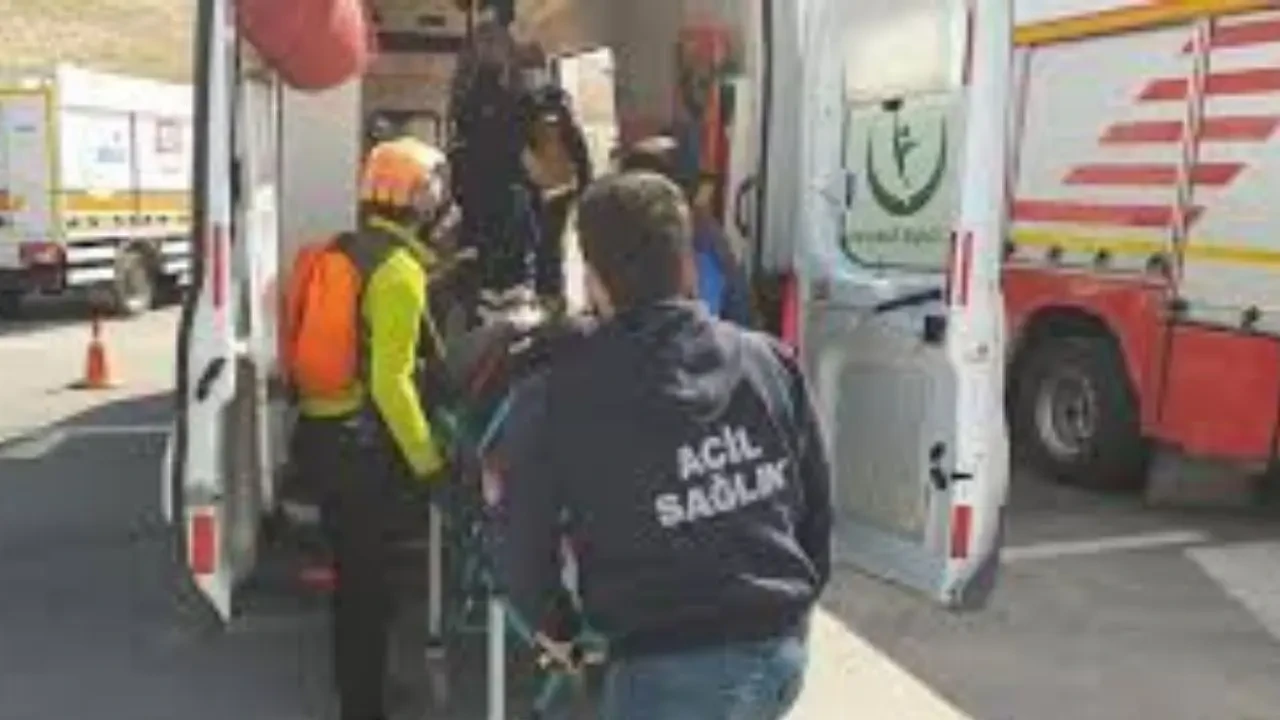 Niğde Sazlıca Kavşağında Kaza! 6 Kişi Yaralandı 4