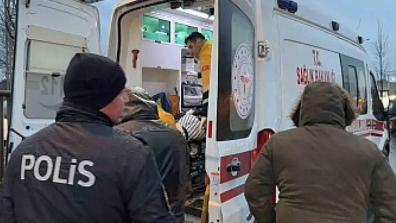 Şişli'de kontrolden çıkan araç kaza yaptı: Araçta yangın çıktı, 2 yaralı 2