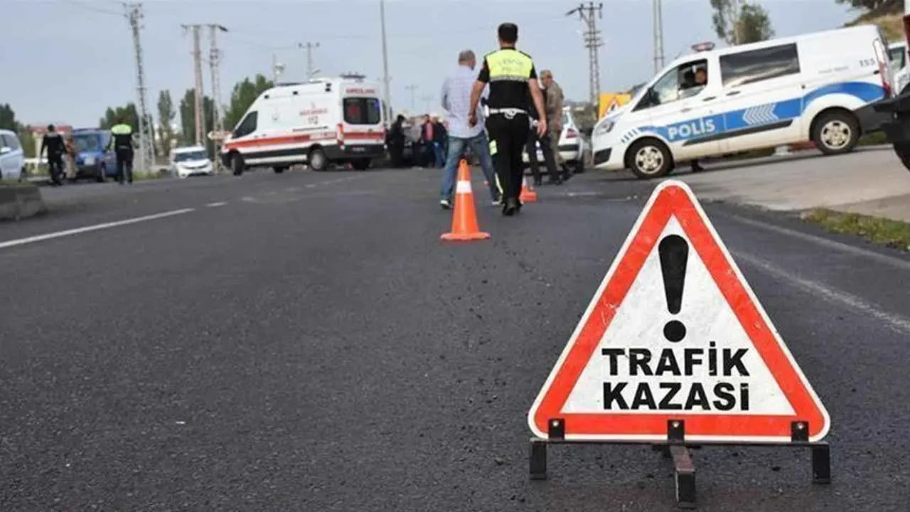 Bursa'da korkutan kaza: iki tomobil çarpıştı iki sürücü yaralandı 4