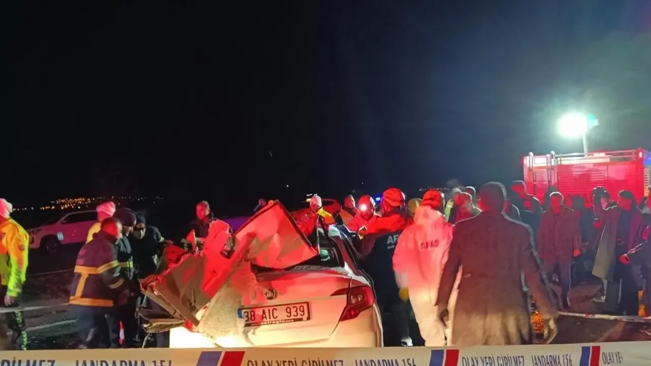 Niğde'de feci trafik kazası: 2 ölü, 1 ağır yaralı 2