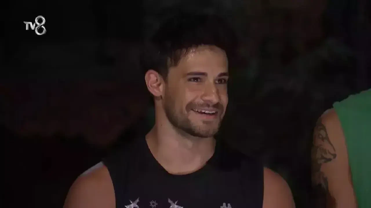 Survivor'da Ayşe'nin tavırları Batuhan'ı kıskanmasından mı kaynaklanıyor? Yeni aşk iddiası ortaya çıktı 4