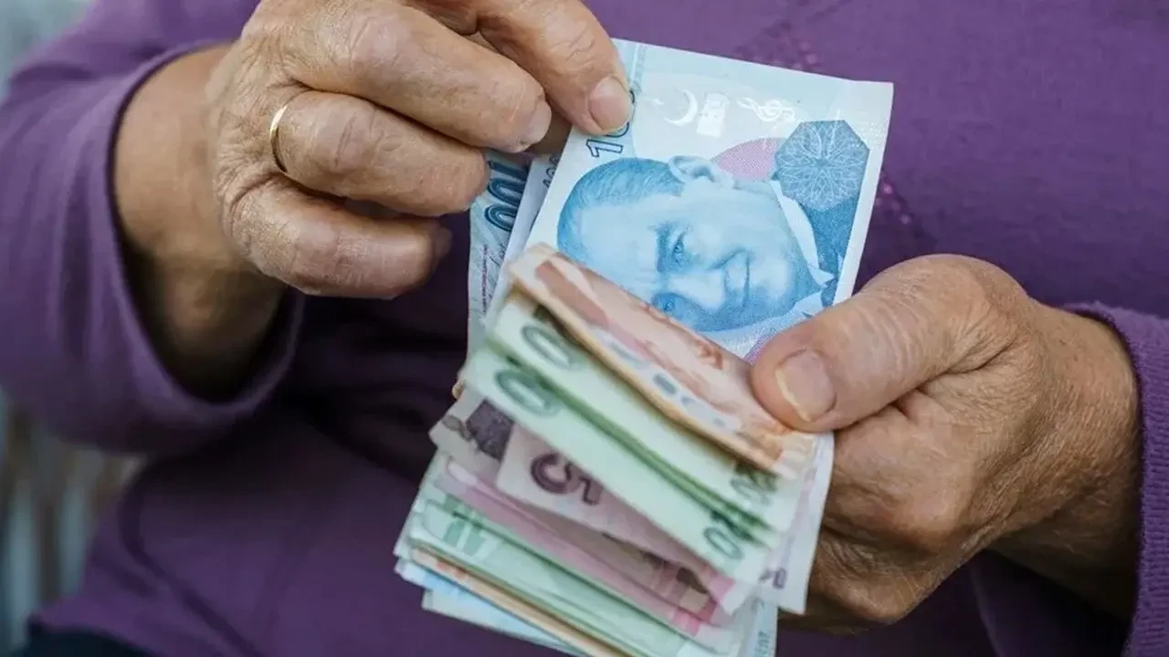 Emekli maaşlarına asgari ücret düzenlemesi: 7.635 TL ek zam teklifi mecliste 2