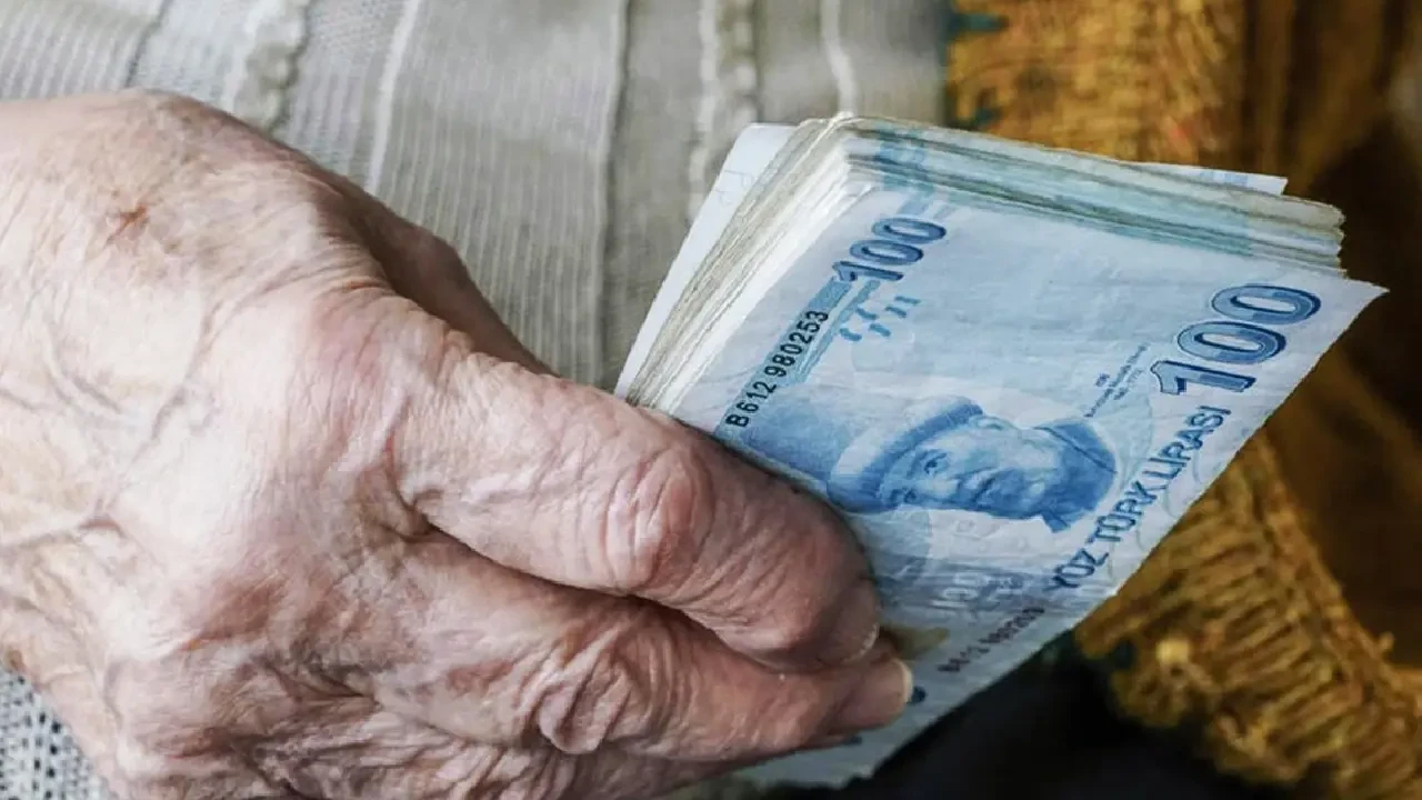 Kurban Bayramı için geri sayım başladı: Emeklilere 4 bin TL'lik ikramiye ne zaman hesaplara yatırılacak? 5