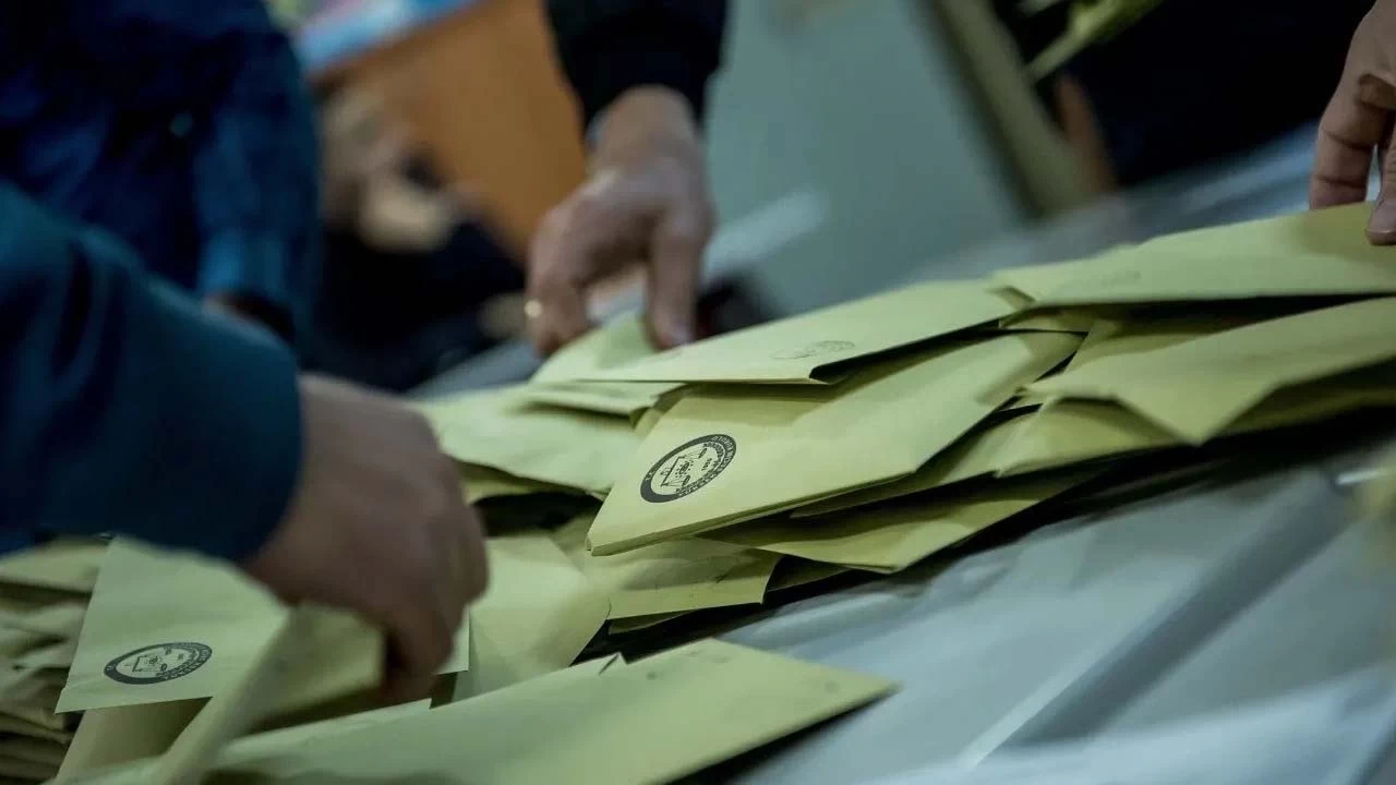 Sanatçılardan seçim kampanyası: Sandığa sarıl