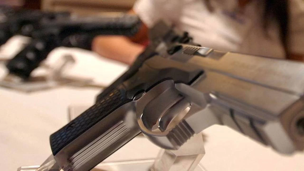 Göçmenlerden Kapıya Teslim Silah! Emniyet Harekete Geçmeli