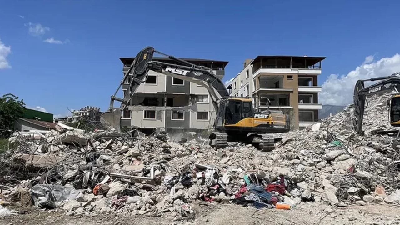 Deprem Bölgesinde Hurdacı Esnafı Çıkmazda! Mallarına El Koydu