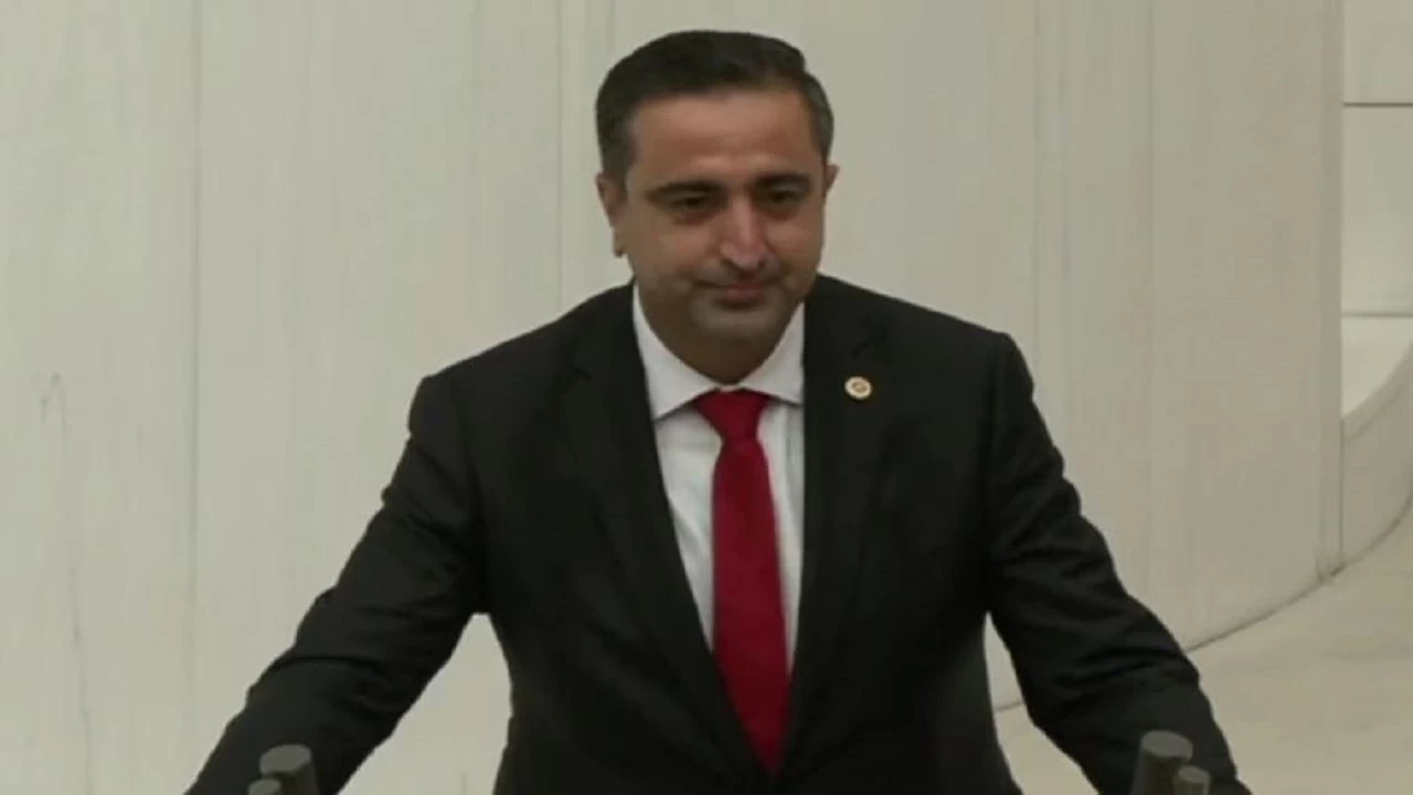 Daha Önce Yemin Metnini Hedef Alan HÜDA PAR'lı Serkan Ramanlı Meclis'te Yemin Etti