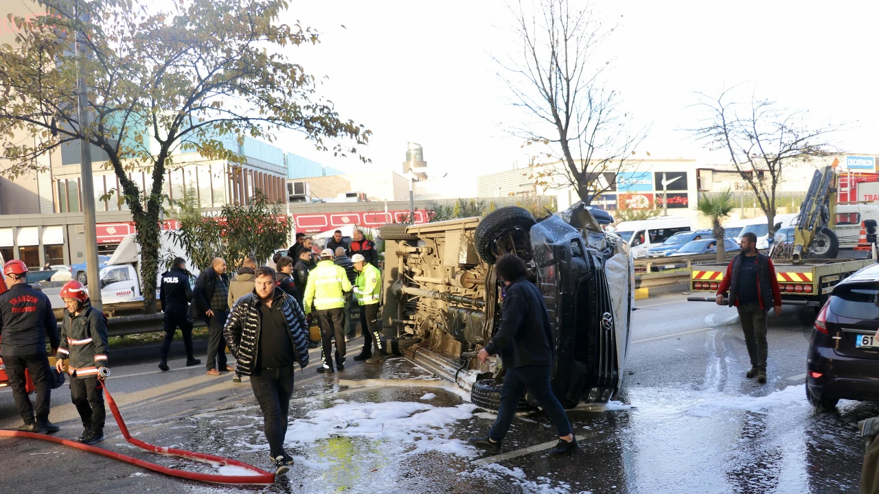 Trabzon'da Korkutan Trafik Kazası! 3 Araç Birbirine Girdi