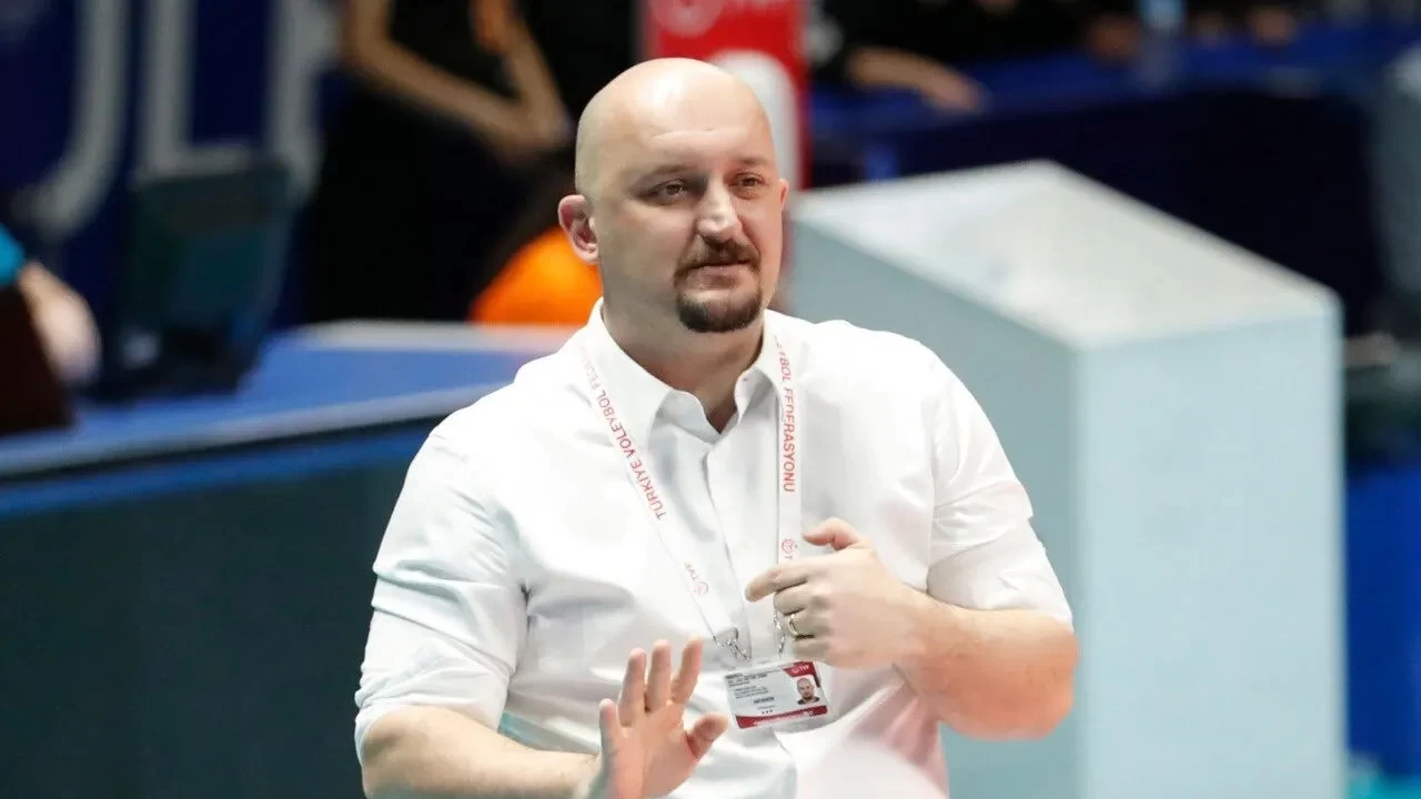 PAOK, Ataman Güneyligil'i Atatürk Paylaşımları Nedeniyle Görevden Aldı