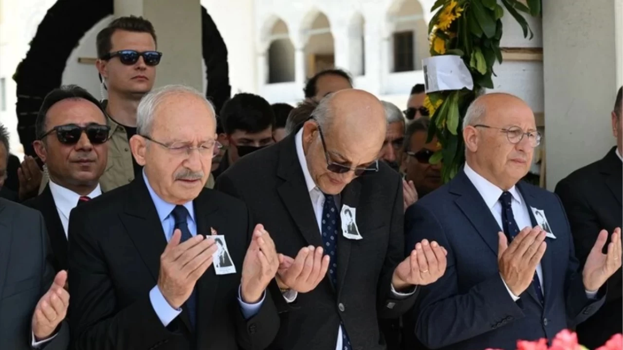 CHP Genel Başkanı Kılıçdaroğlu, Dayısının Cenaze Törenine Katıldı