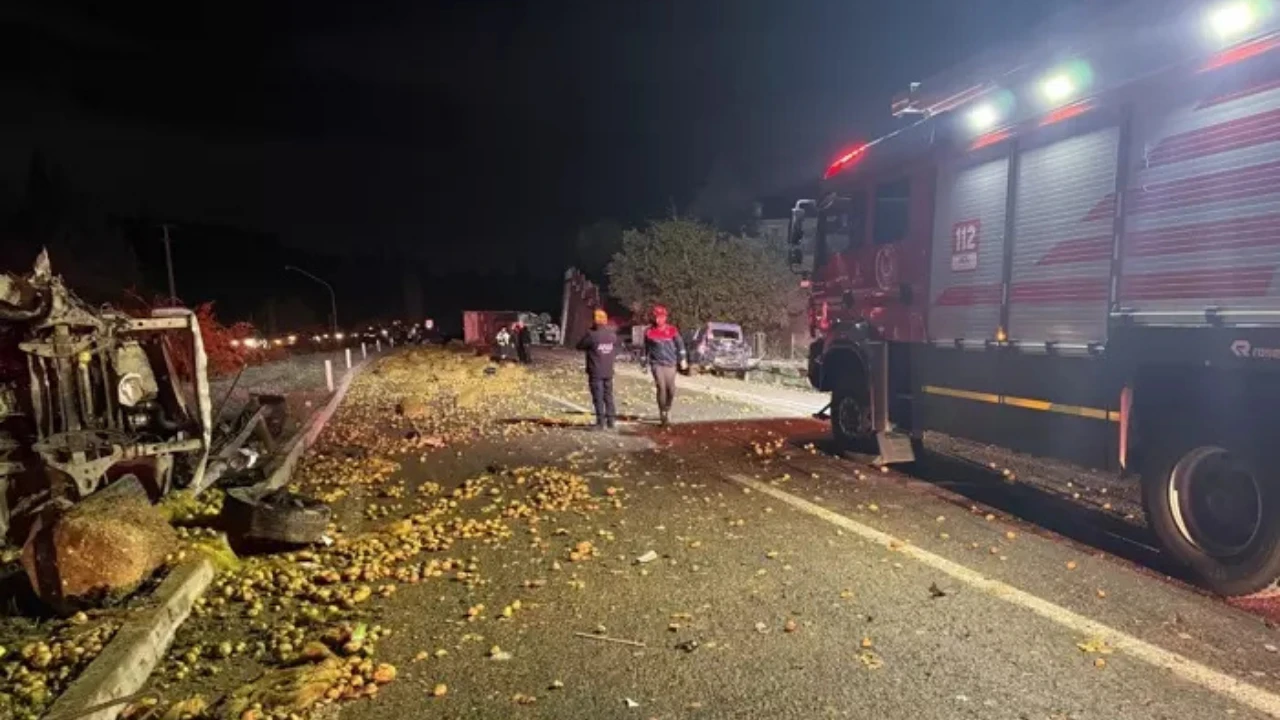 İzmir'de Katliam Gibi Kaza! Freni Boşalan Kamyon 7 Aracı Biçti: Ölü ve Yaralılar Var