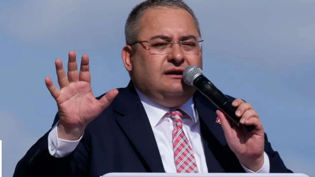 CHP'li Keçiören Belediye Başkanı Mesut Özarslan'ın Küçük Çocukla Diyaloğu Tepki Topladı