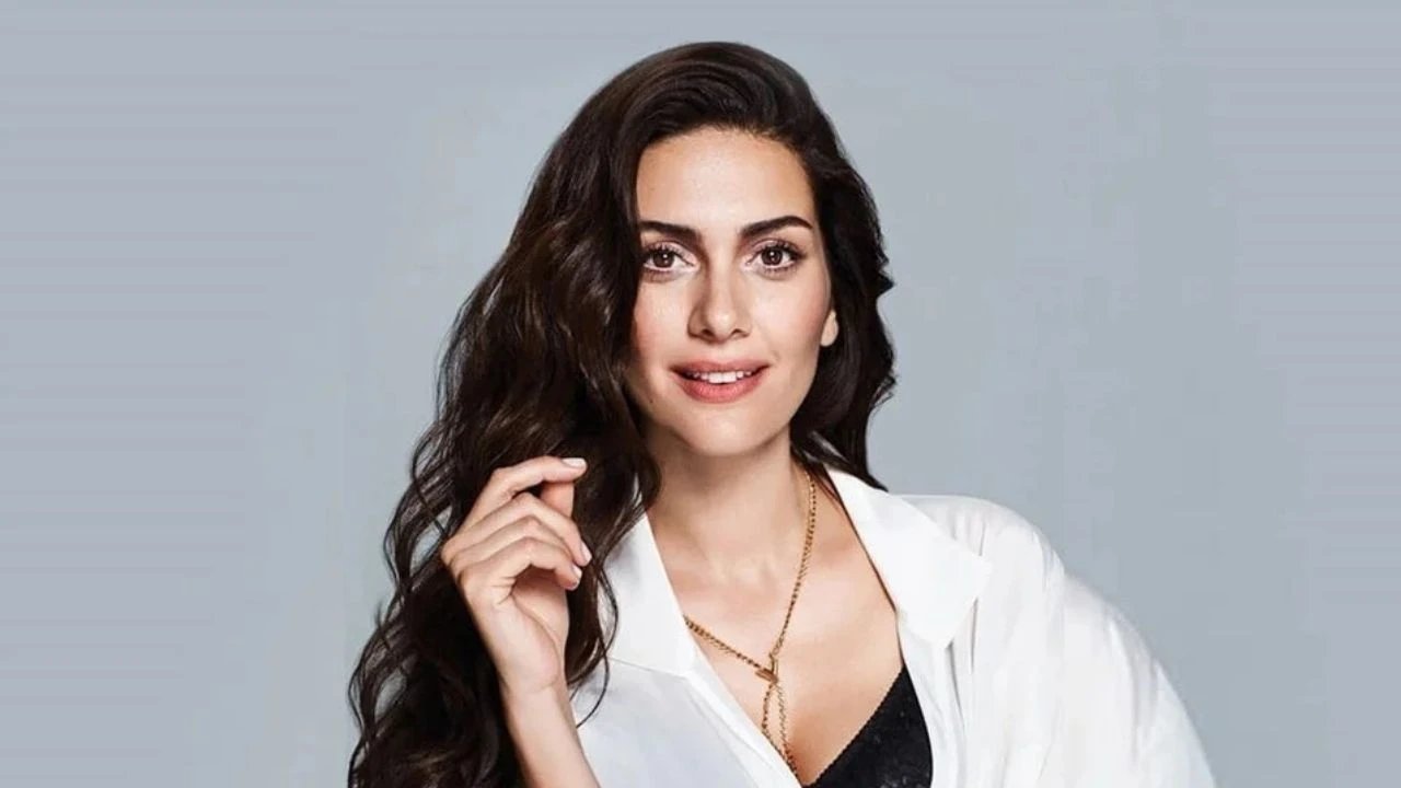 Bergüzar Korel Kimdir? Hayatı, Kariyeri ve Ödülleri