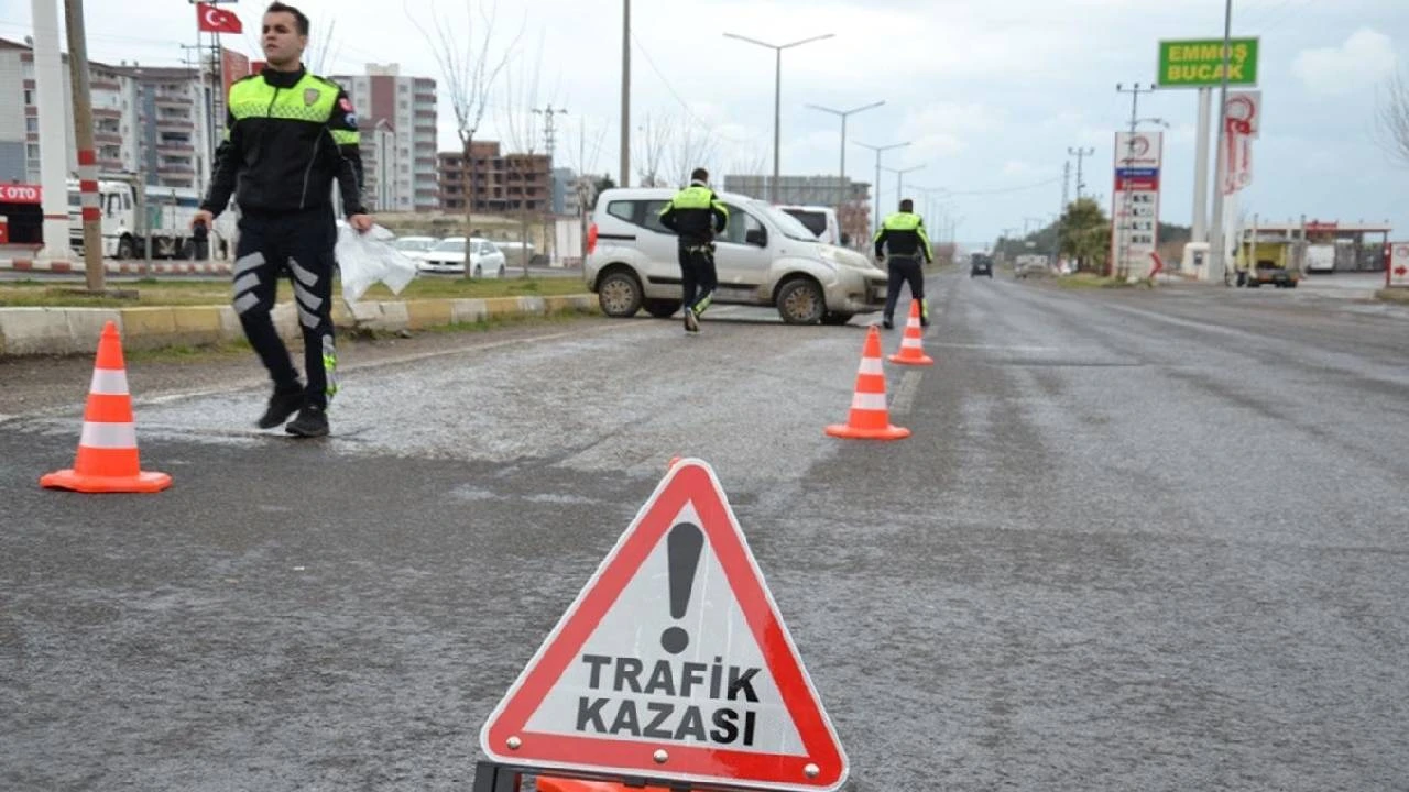 Kıbrıs Geçitkale - Tatlısu yolunda trafik kazası: Araç taklalar atarak durabildi