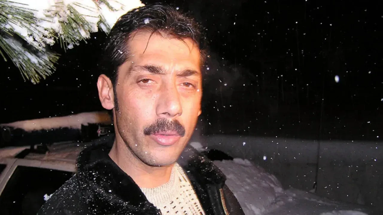 Ankaralı Turgut Kimdir? Türk Arabesk ve Fantezi Müziğinin Renkli İsmi