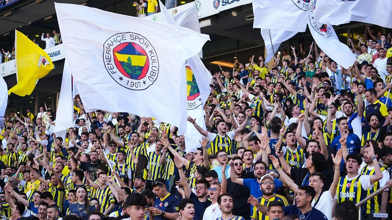 Aziz Yıldırım'dan Fenerbahçe Taraftarına Çağrı! ''Fenerbahçe Pes Etmez''