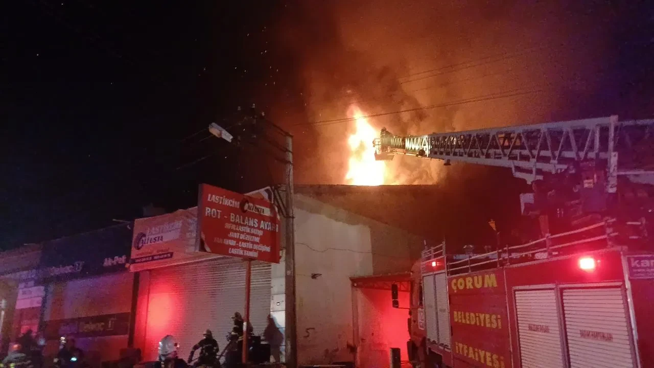 Çorum'da lastik tamirhanesinde çıkan yangın itfaiye tarafından söndürüldü