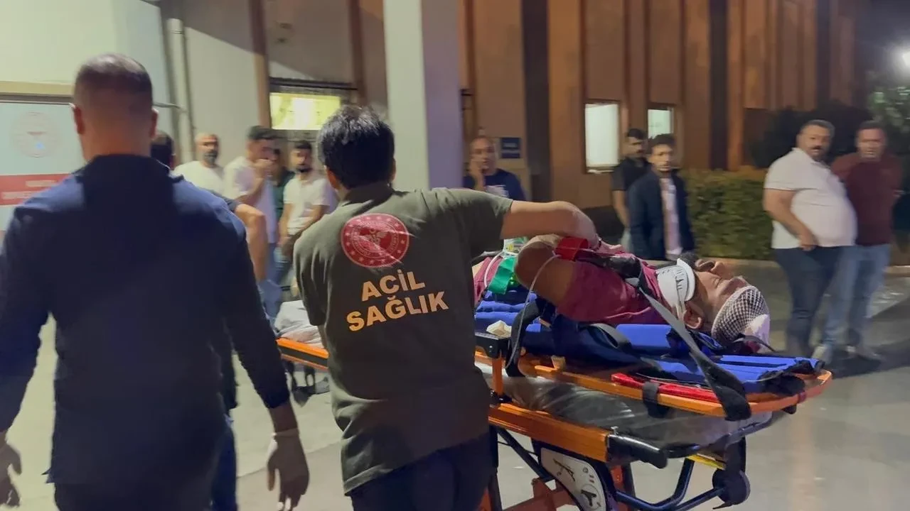 Adıyaman-Kahta Karayolu’nda otomobil şarampole yuvarlandı 2 ağır yaralı