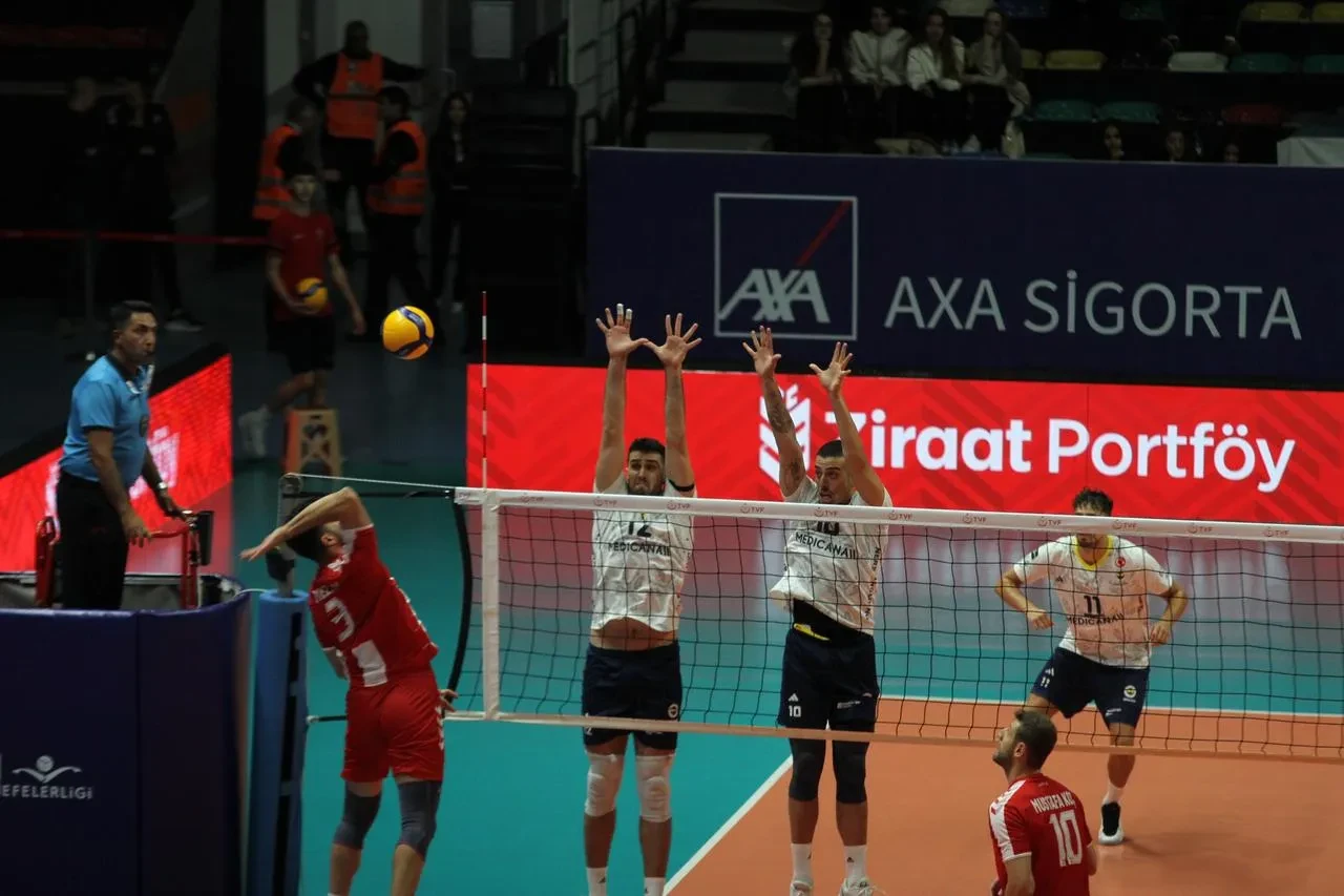 Fenerbahçe Medicana Spor Toto'yu 3-1 yenerek finalde Ziraat Bankkart'la karşılaşacak