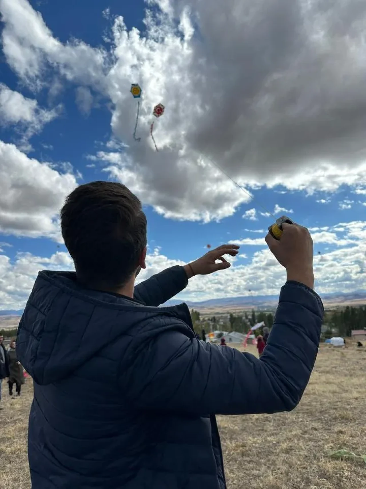 Aydıntepe’de öğrenciler ve veliler uçurtma şenliğinde buluştu