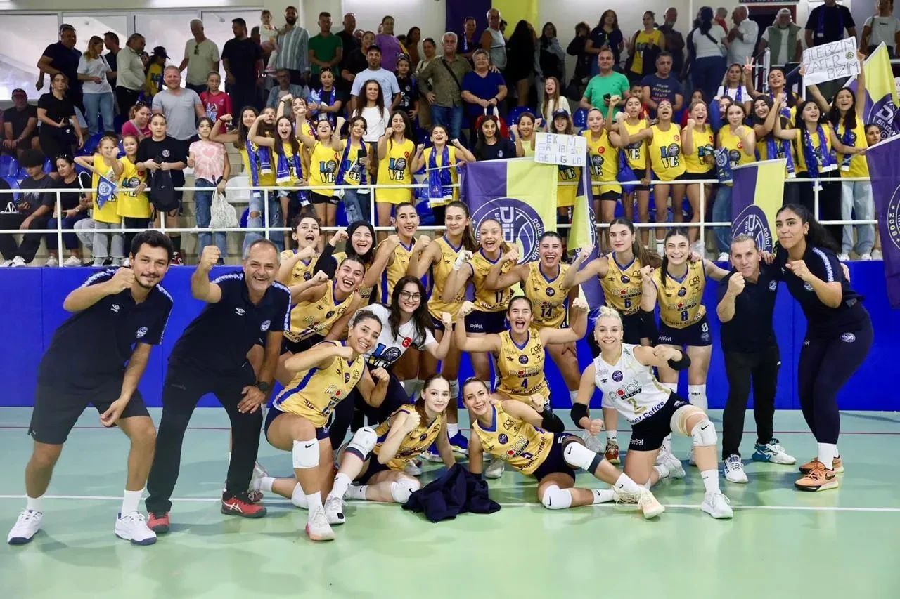 Didim Belediyespor Kadın Voleybol Takımı Ülkü Spor'u 3-0 mağlup etti