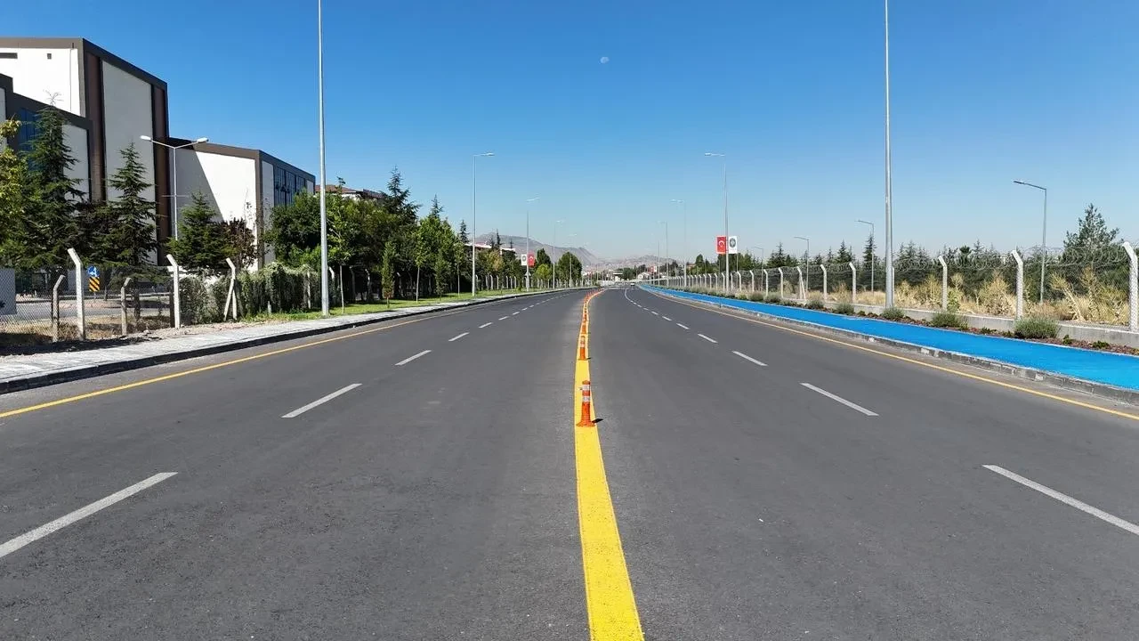Melikgazi Belediyesi Albayrak Caddesi'ni açarak Kayseri trafiğini rahatlatıyor