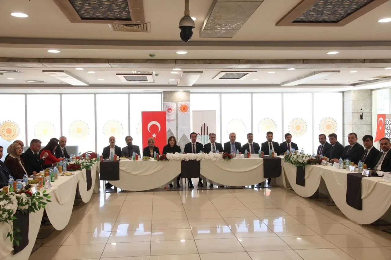 Van Gölü'nden 2 milyon metreküp dip çamuru temizlendi