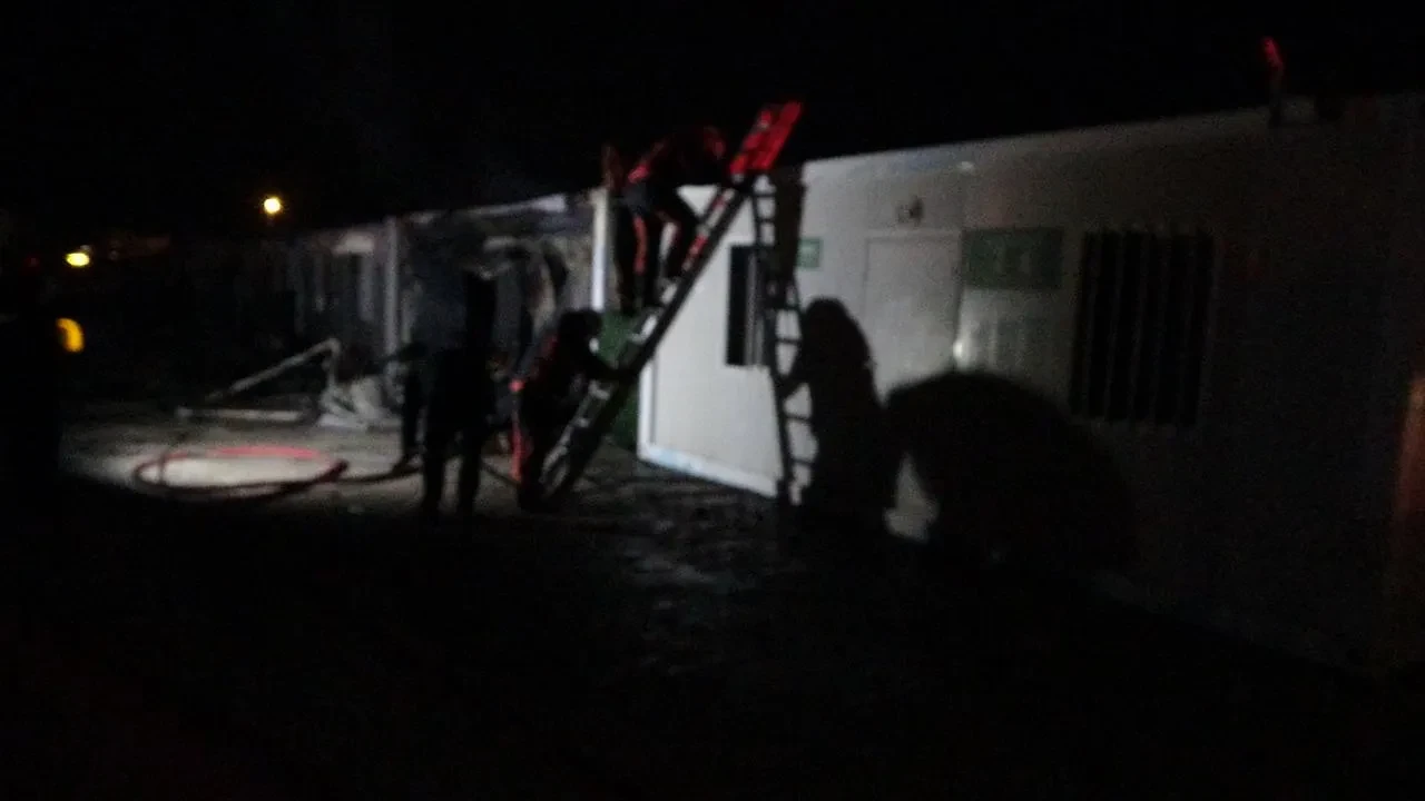 Malatya'daki konteyner kentte yangın aileyi uykuda yakaladı