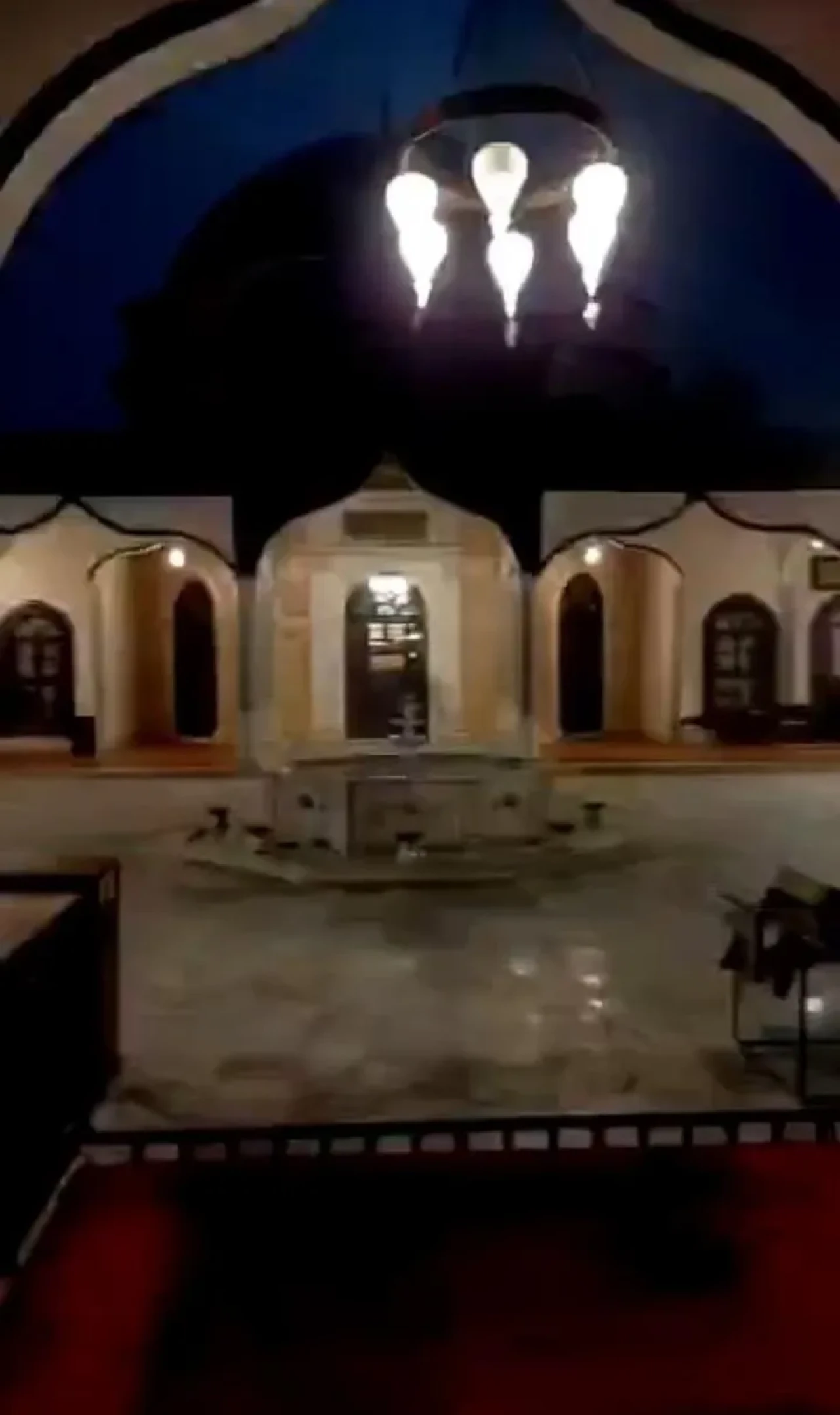 Bursa’da Emirsultan Camii’nin kubbesine yıldırım düştü