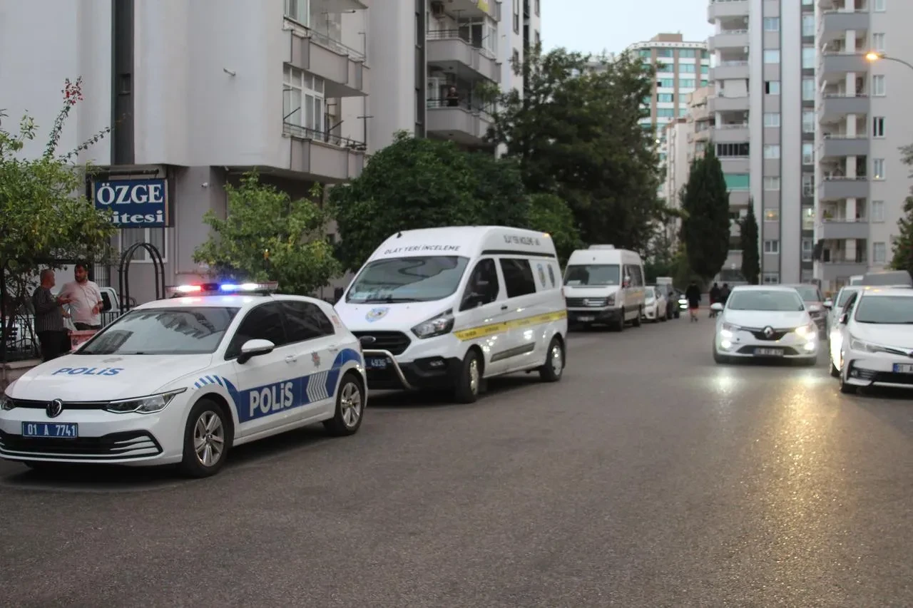 Adana'da İlyas Ünalan otomobilinde darp izleriyle ölü bulundu