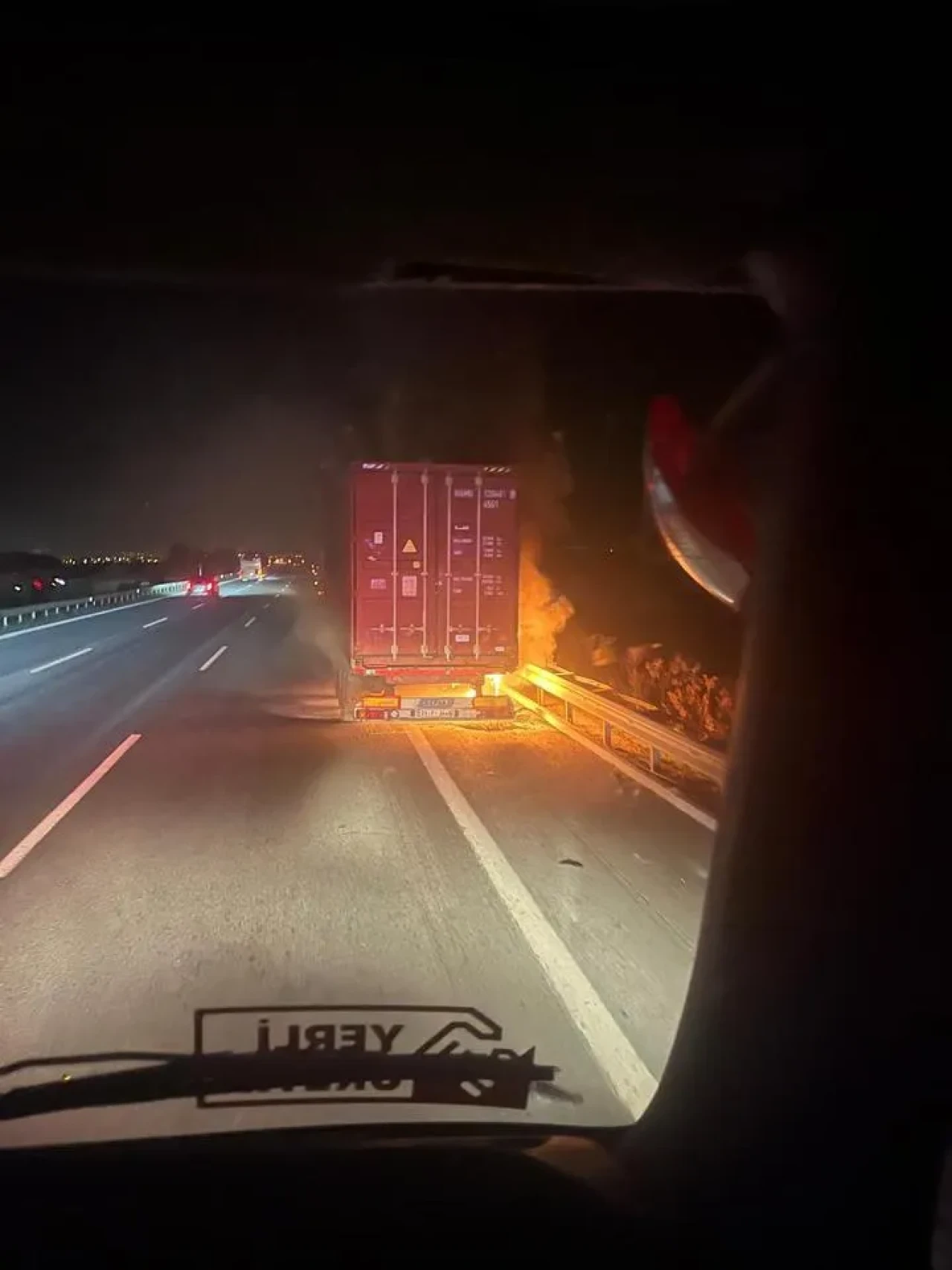 Osmaniye'de makarna yüklü tırda çıkan yangın itfaiye tarafından söndürüldü