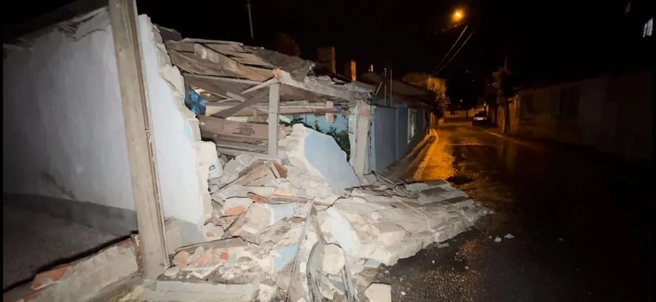 Edirne’de alkollü sürücünün minibüsü evin duvarına çarptı