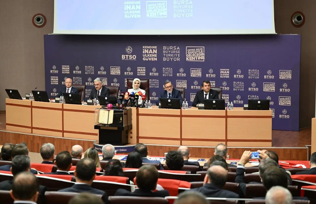 Bakan Göktaş aile ve dinamik nüfusun önemini Bursa’da vurguladı